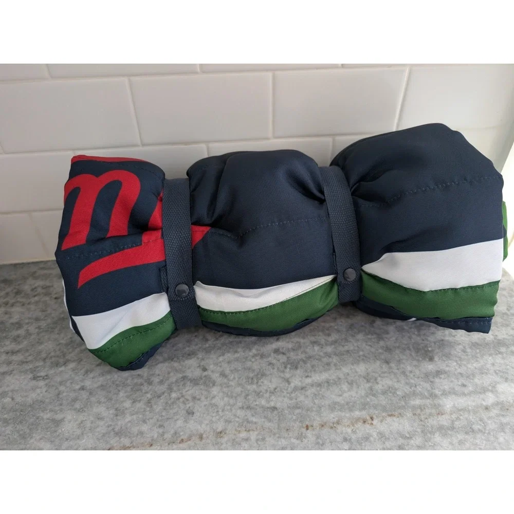 Officially Licensed‎ Minnesota Twins blanket 66in x 60in MLB, Easy Carry Straps